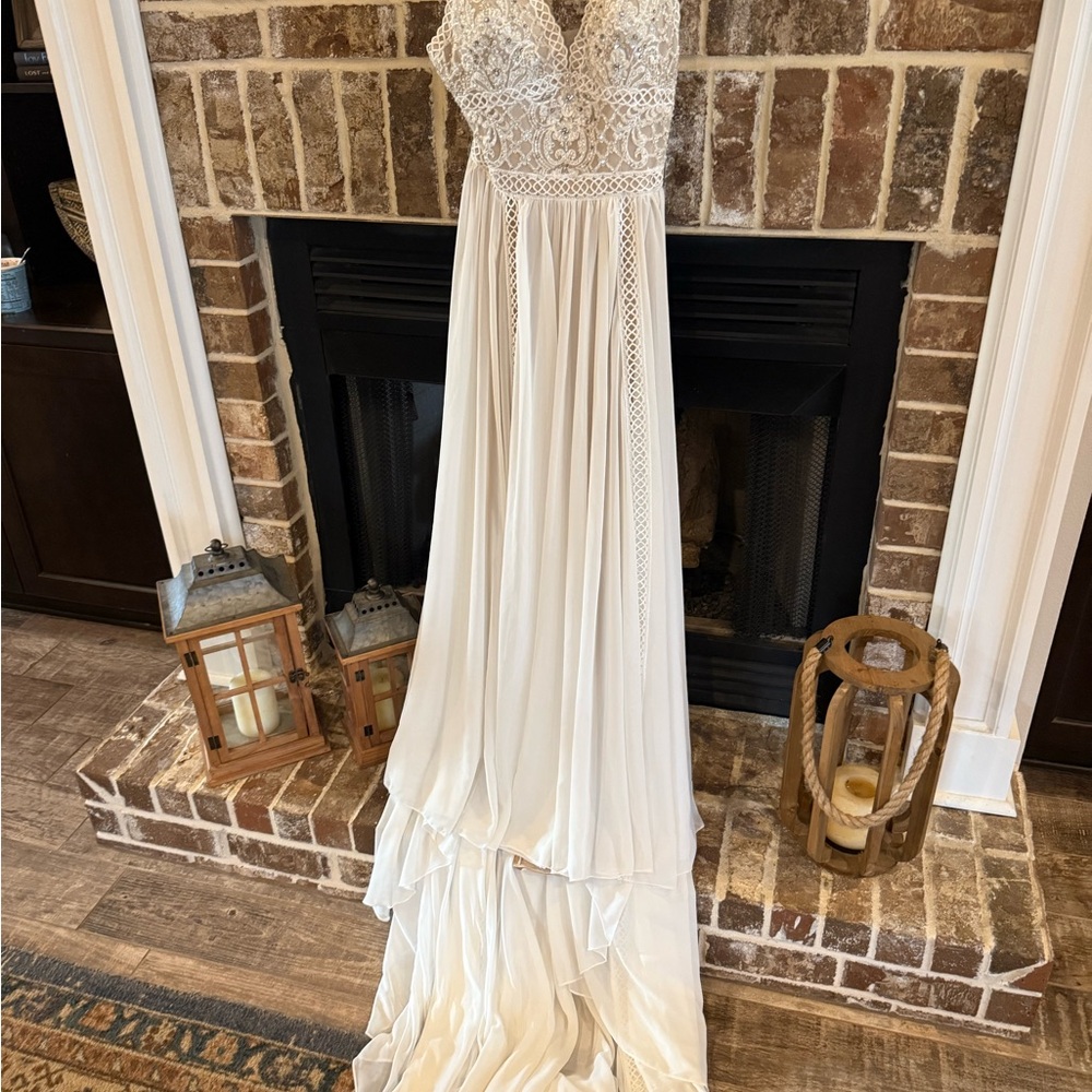 Elegant Lace and Chiffon Gown